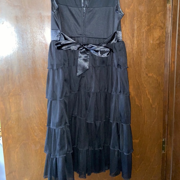 Black Dress - Picture 4 of 6